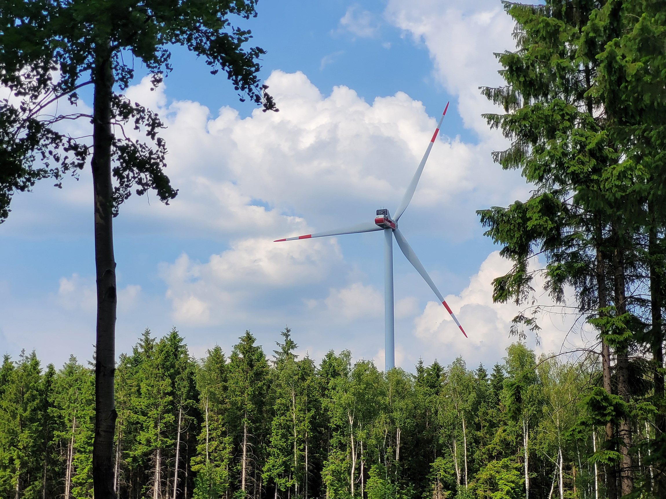 Windkraftanlage in Simmerath Lammersdorf.jpg
