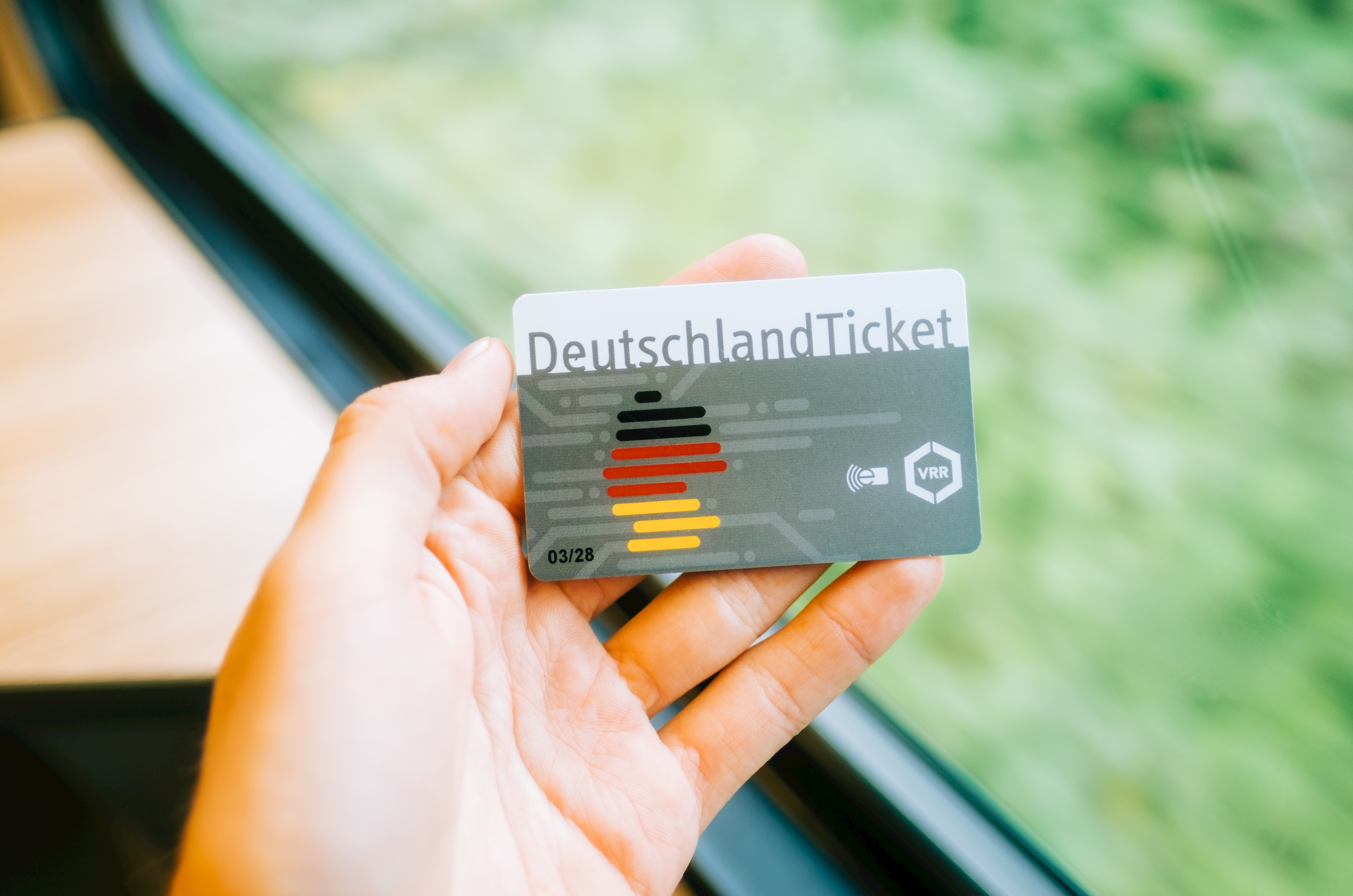 Deutschlandticket: Verkehrsexperten der NRW-Kreise fordern von Bund und Land endlich dauerhafte Finanzierungszusagen 
